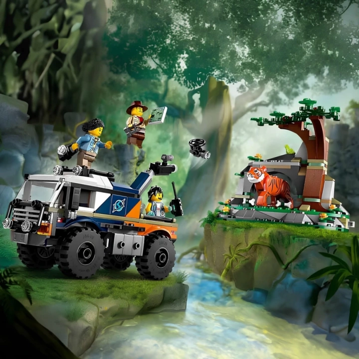 BFS   LEGO City Orman Kaşifinin Arazi Kamyonu 60426