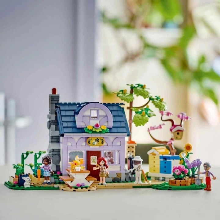 BFS  LEGO Friends Arıcıların Evi ve Çiçek Bahçesi 42669