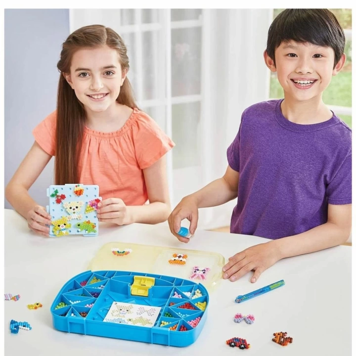 BFS Nessiworld 31912 AquaBeads Çantalı Başlangıç Seti 900 parça +4 yaş