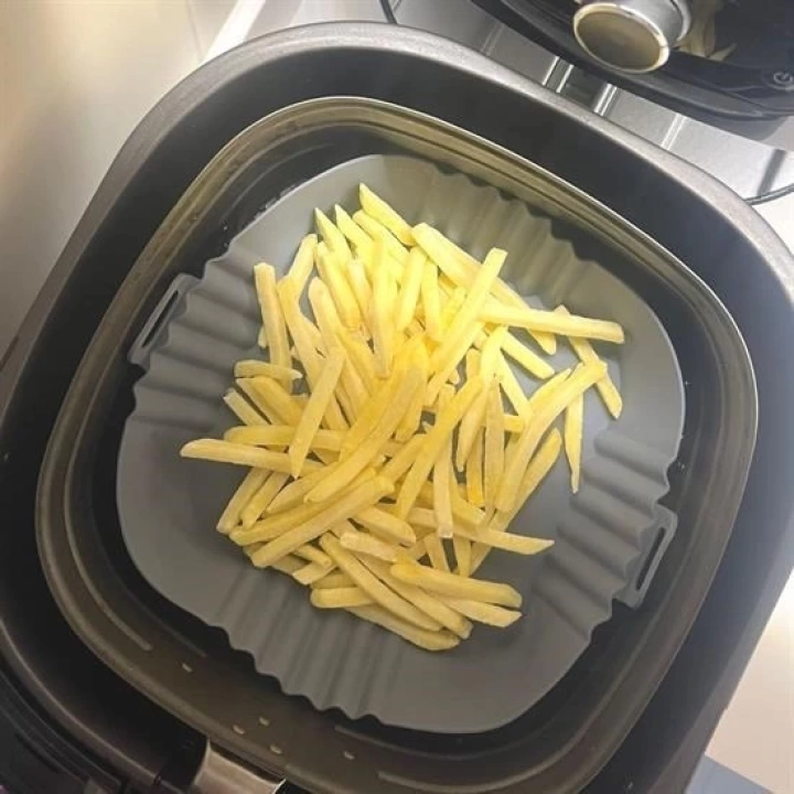 BFS  Renkli Isıya Dayanıklı Yıkanılabilir Silikon Fırın  Airfryer Kare Model Pişirme Matı 20 cm