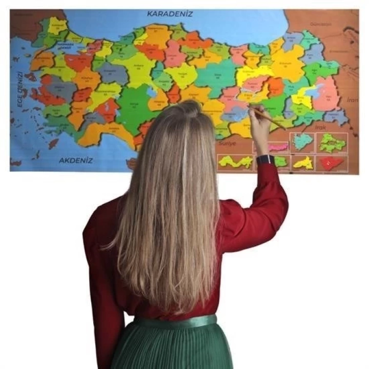 BFS  Renkli Türkiye Haritası Manyetik Yapıştırıcı Gerektirmeyen Duvar Stickerı 118 CM * 56 CM