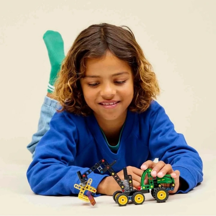 BFS Technic John Deere 1470H Tekerlekli Orman Makinesi 42218