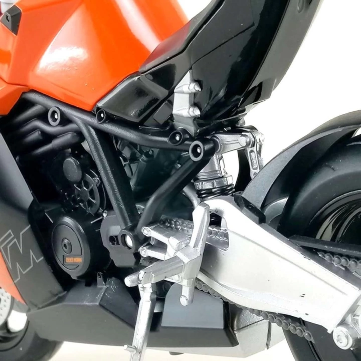 BFS   Welly 1:10 1190 RC8 Model Motosiklet
