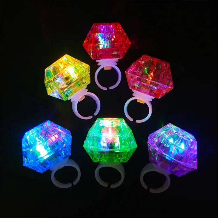 Kristal Tasarımlı Led Glow Işıklı 3 Modlu Yeşil Yüzük 3.5 X 5 Cm