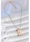 BFS 316L Çelik Gold Renk Zincir Pembe Mineli İncli Çiçek İşlemeli Portre Model Kadın Kolye