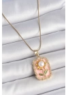 BFS 316L Çelik Gold Renk Zincir Pembe Mineli İncli Papatya Model Portre Model Kadın Kolye