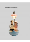 BFS Romantik Sandal Üzerinde Çift Figürü LED Gece Lambası Masa Dekoru