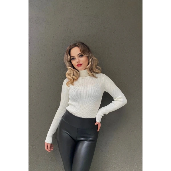 Kadın Boğazlı Beyaz Yumuşak Kazak