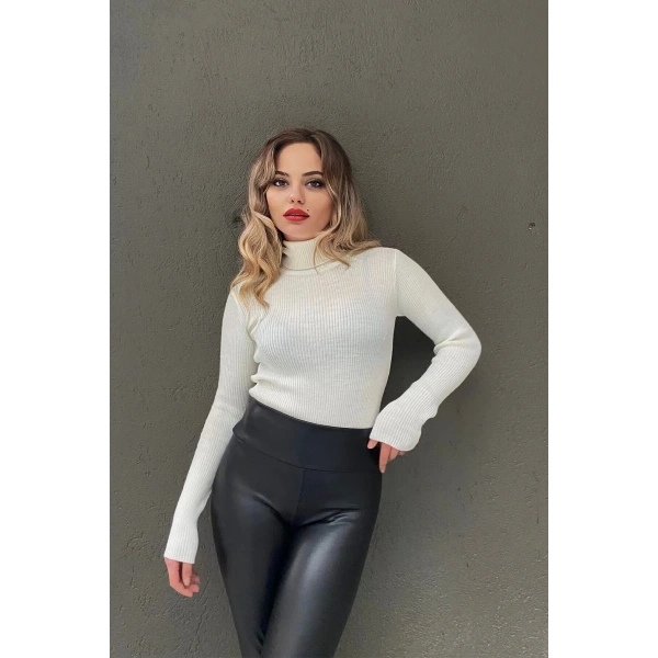 Kadın Boğazlı Beyaz Yumuşak Kazak