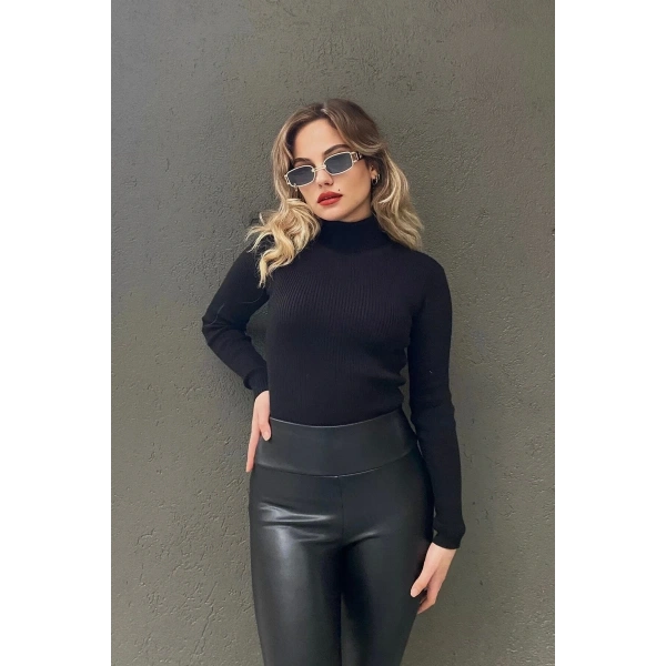 Kadın Boğazlı Siyah Yumuşak Kazak