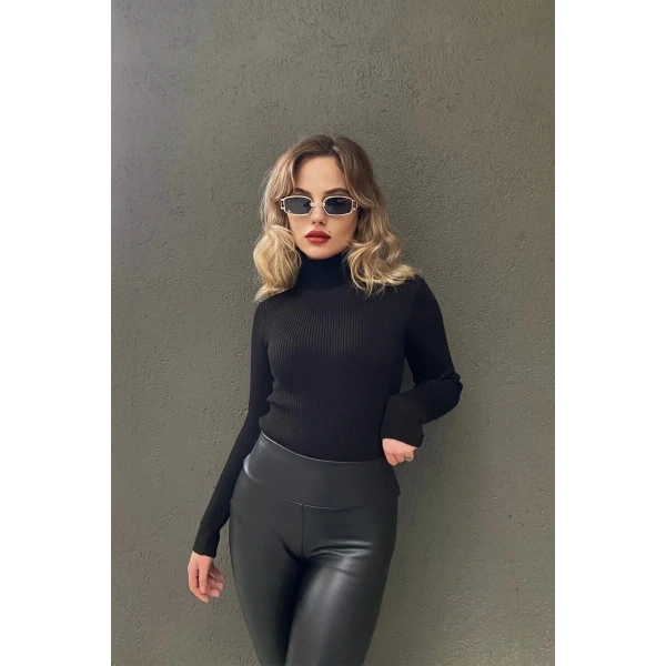 Kadın Boğazlı Siyah Yumuşak Kazak