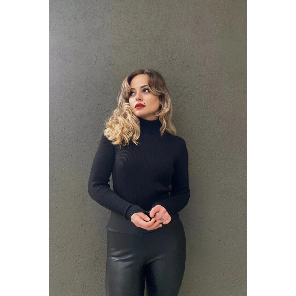 Kadın Boğazlı Siyah Yumuşak Kazak