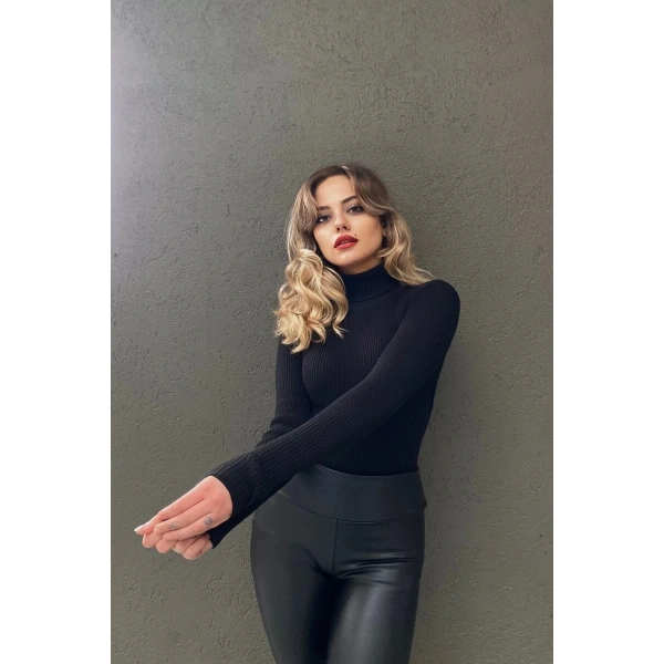 Kadın Boğazlı Siyah Yumuşak Kazak