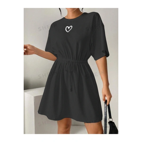 Kalp Nakışlı Bel Ayarlanabilir Elbise