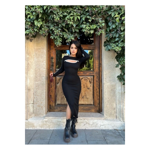 Siyah Yaka Pencereli Uzun Kaşkorse Elbise