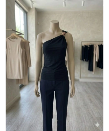 Tek Omuz Detaylı Şık