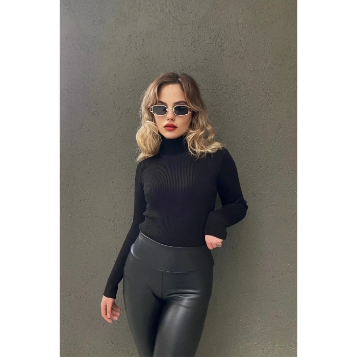 Kadın Boğazlı Siyah Yumuşak Kazak