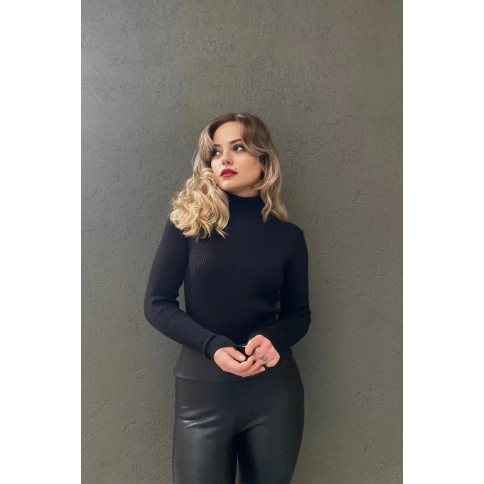 Kadın Boğazlı Siyah Yumuşak Kazak
