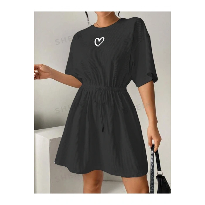 Kalp Nakışlı Bel Ayarlanabilir Elbise