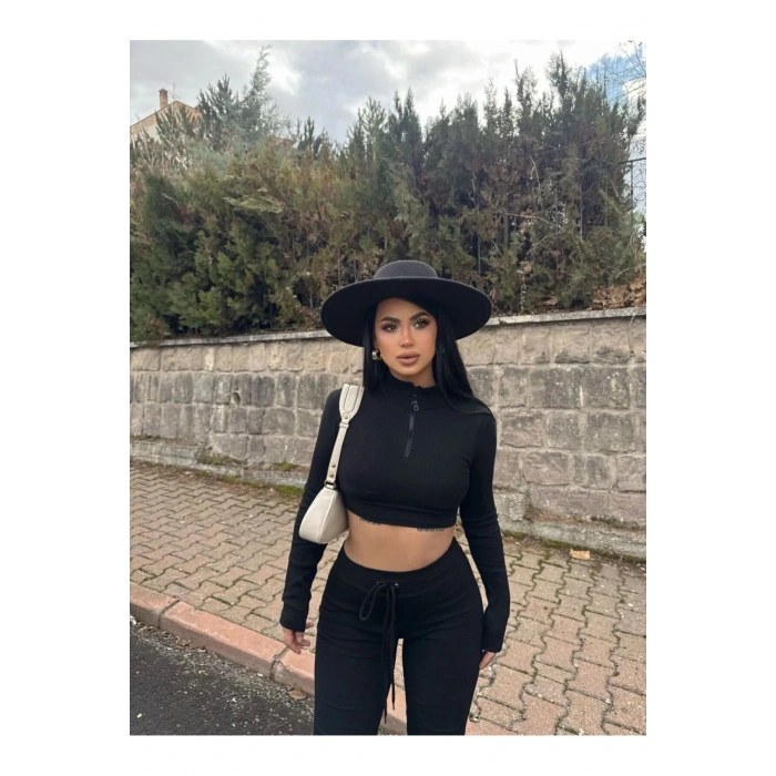 Parmak Geçme Detaylı Fermuarlı Takım