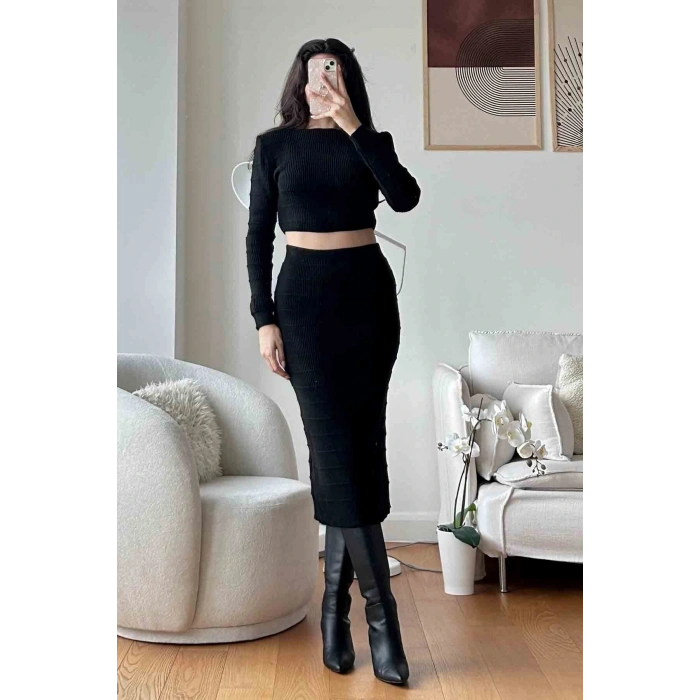 Etekli Yakasız Takım Krem