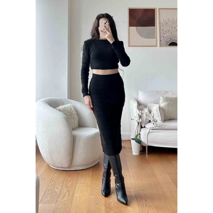 Etekli Yakasız Takım Krem