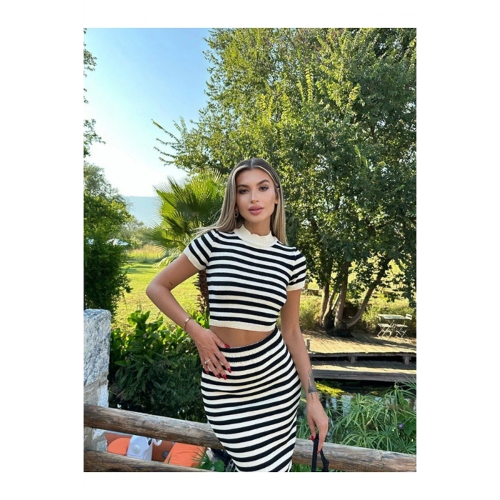 Siyah Beyaz Çizgili Crop Etek Takım