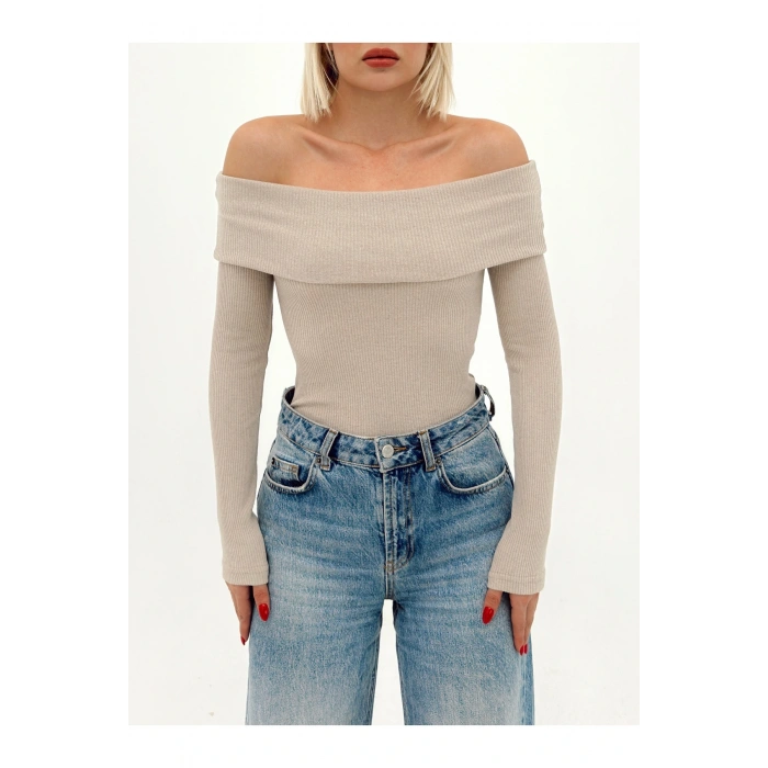 Kadın Düz Renk Madonna Yaka Bluz