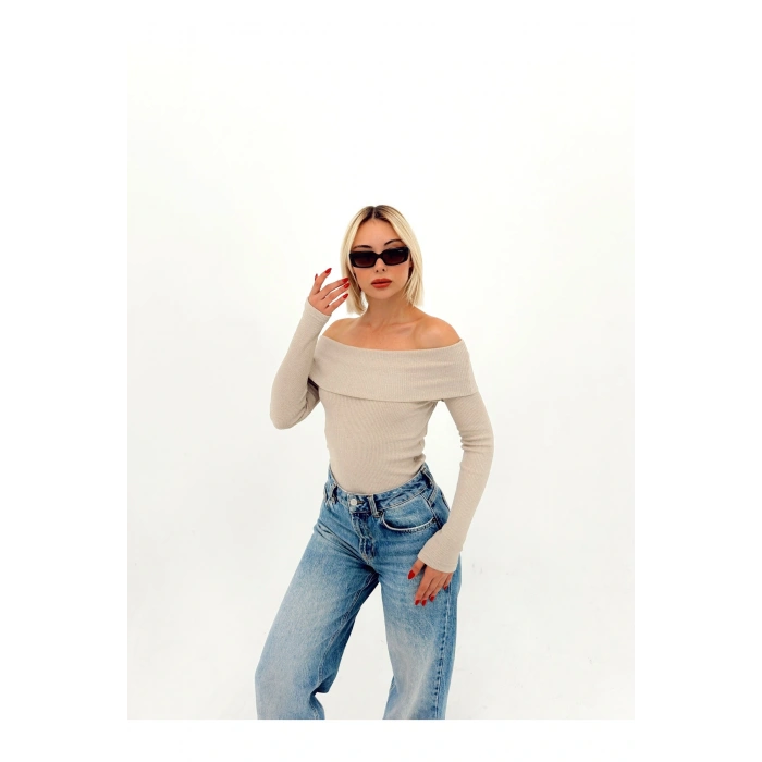 Kadın Düz Renk Madonna Yaka Bluz