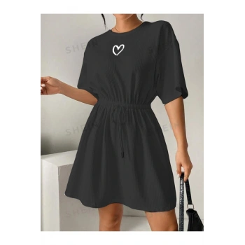 Kalp Nakışlı Bel Ayarlanabilir Elbise