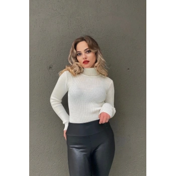 Kadın Boğazlı Beyaz Yumuşak Kazak