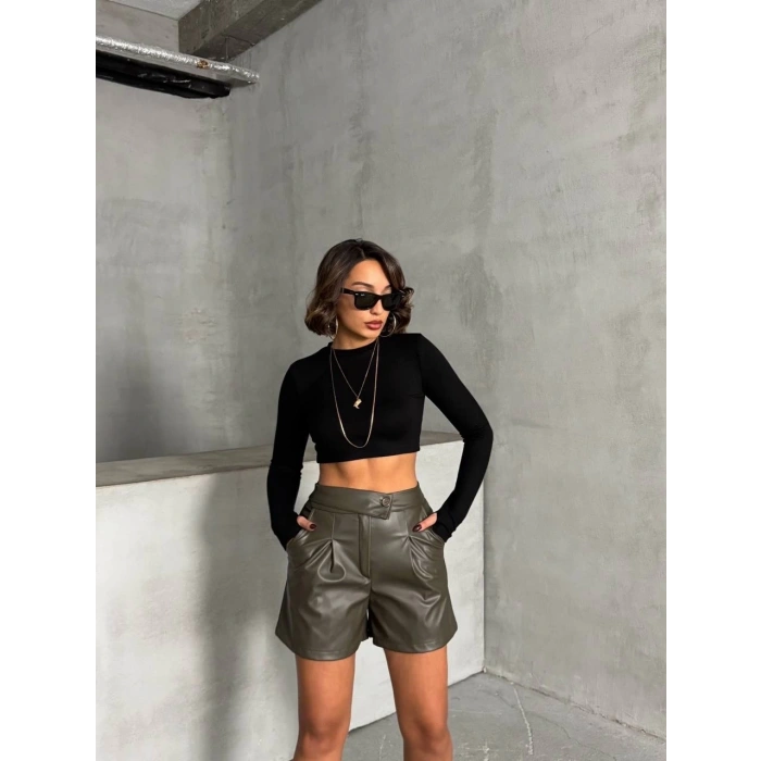 İki düğmeli pileli şort