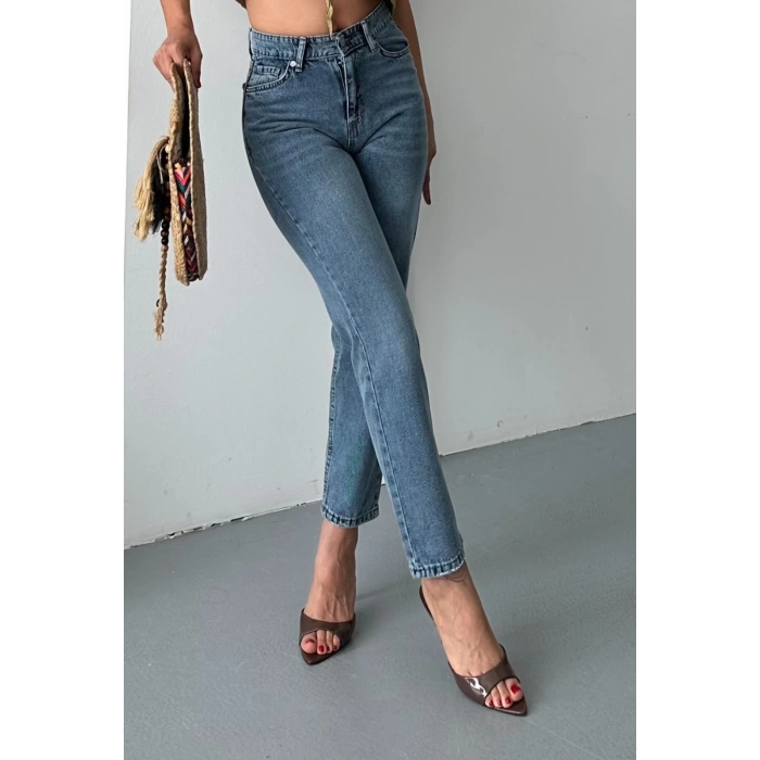 Mom fit kar yıkama bıyık detaylı jeans pantolon d2006