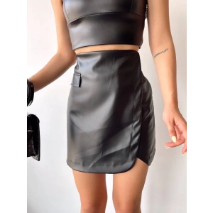 Cep detaylı oval kapaklı deri etek siyah h240048