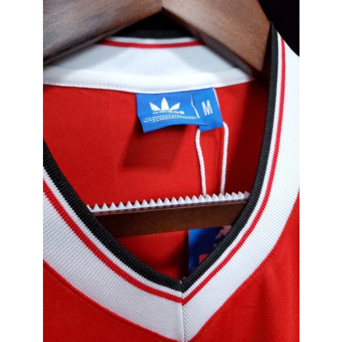 Manchester United 1982 - 1984 Retro Forma