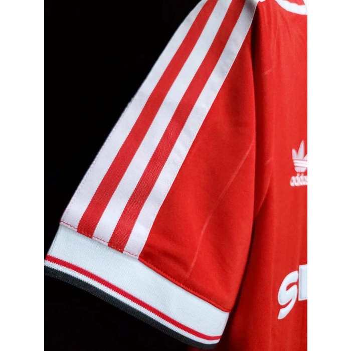 Manchester United 1982 - 1984 Retro Forma