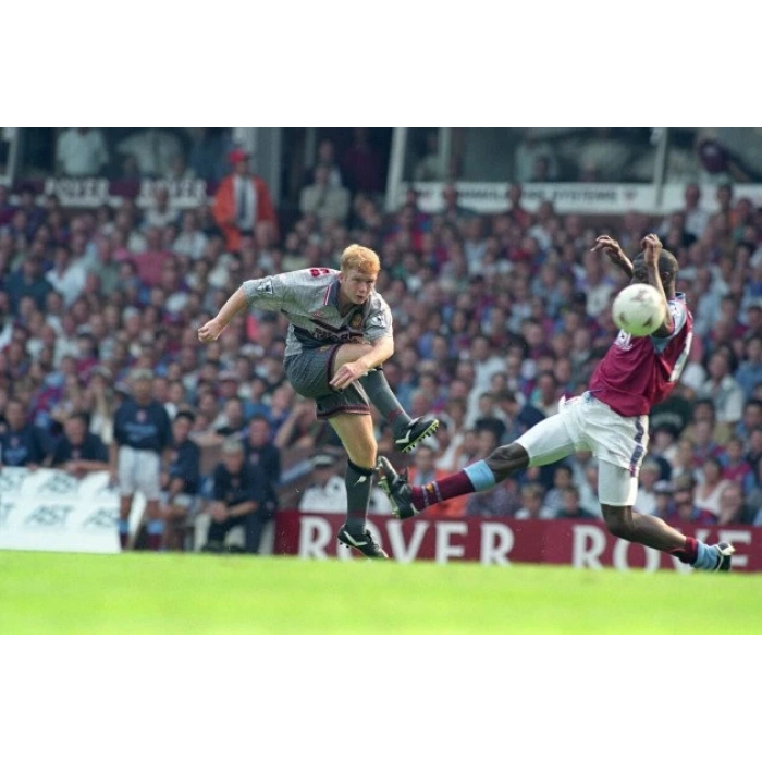 Manchester United 1995 - 1996 Retro Forma