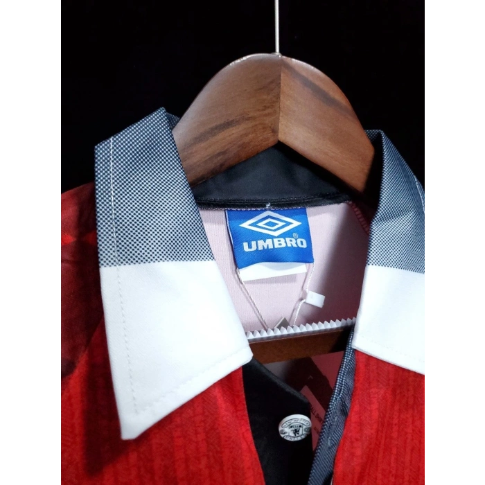 Manchester United 1996 - 1998 Retro Forma