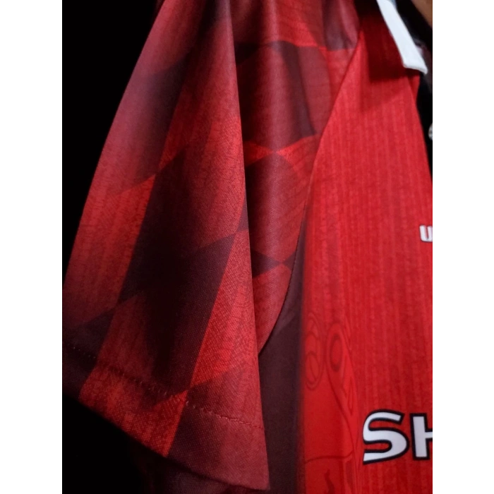 Manchester United 1996 - 1998 Retro Forma