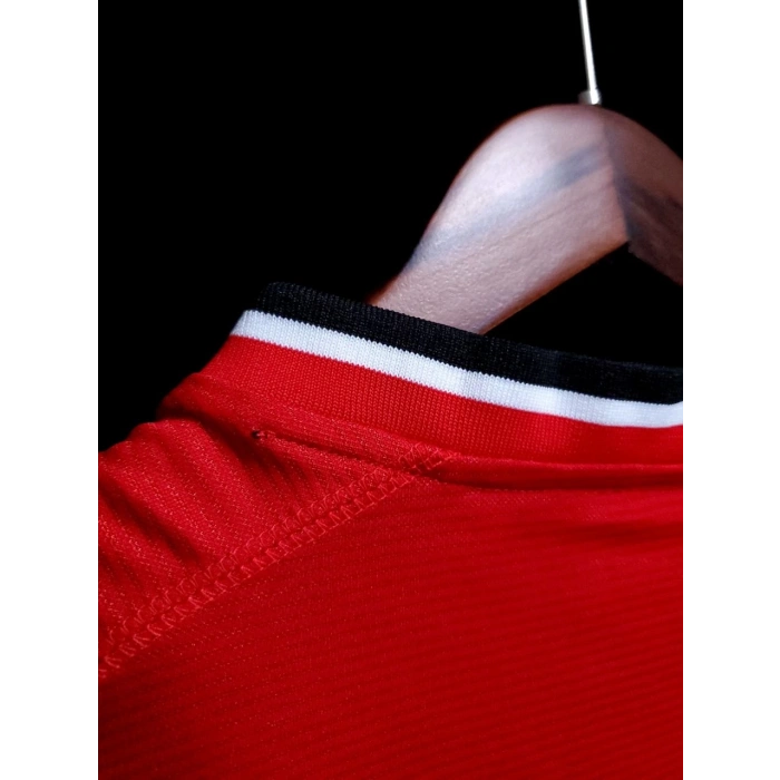 Manchester United 2000 - 2002 Retro Forma