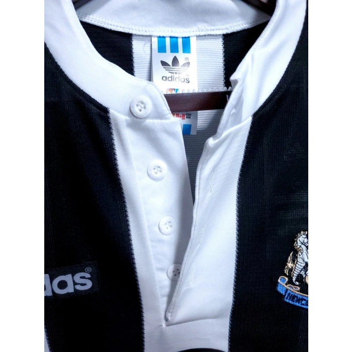 Newcastle United 1995 - 1997 Retro Forma