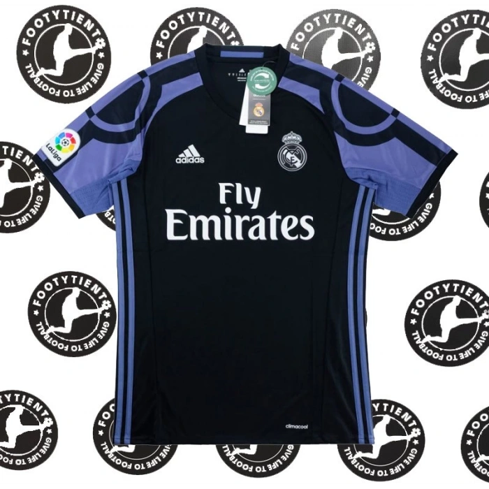 Real Madrid 2016 - 2017 Retro Forma