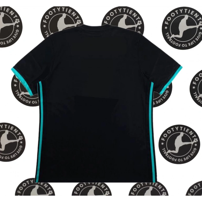 Real Madrid 2017 - 2018 Retro Forma