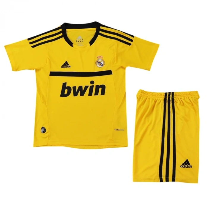 Real Madrid 2011 Retro Çocuk Kaleci Forma & Şort Seti