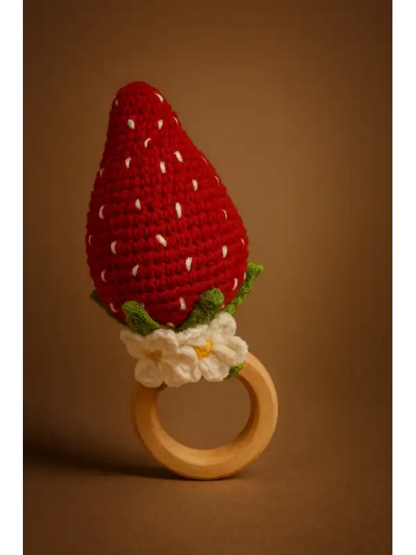 El Örmesi Çilek Desenli Çıngıraklı Bebek Oyuncağı