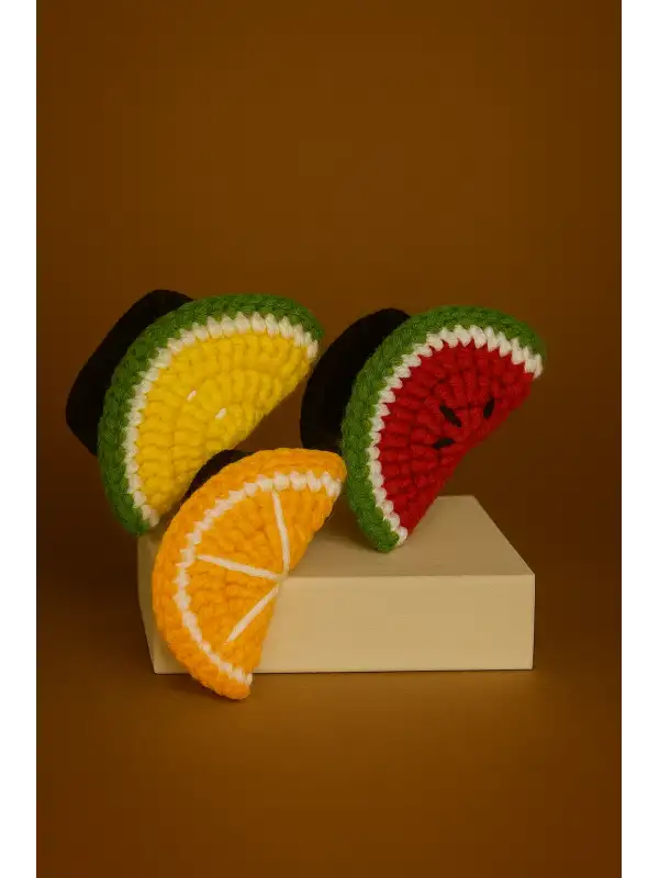 Üçlü El Örmesi Meyve Toka