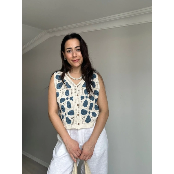 Çiçek Desenli Triko Yelek