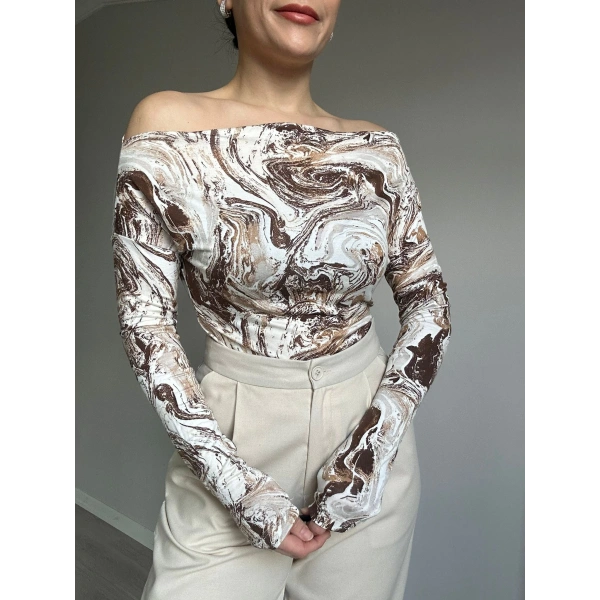 Kayık Yaka Likralı Bluz