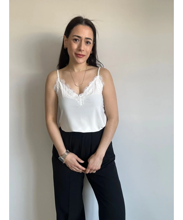 İp Askı Dantel Yaka Bluz Beyaz