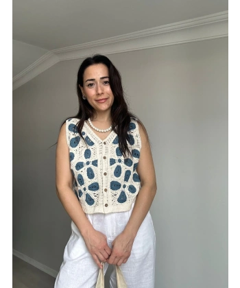 Çiçek Desenli Triko Yelek